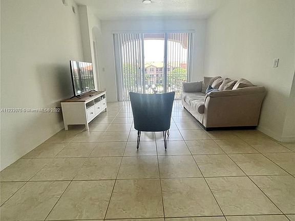 4th image of 6420 NW 114th Ave APT 1338