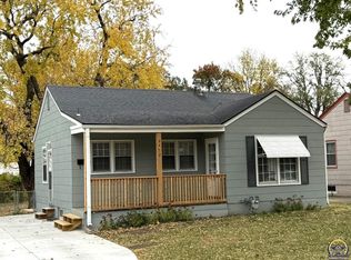 2412 SW Beverly Ct, Topeka, KS 66611