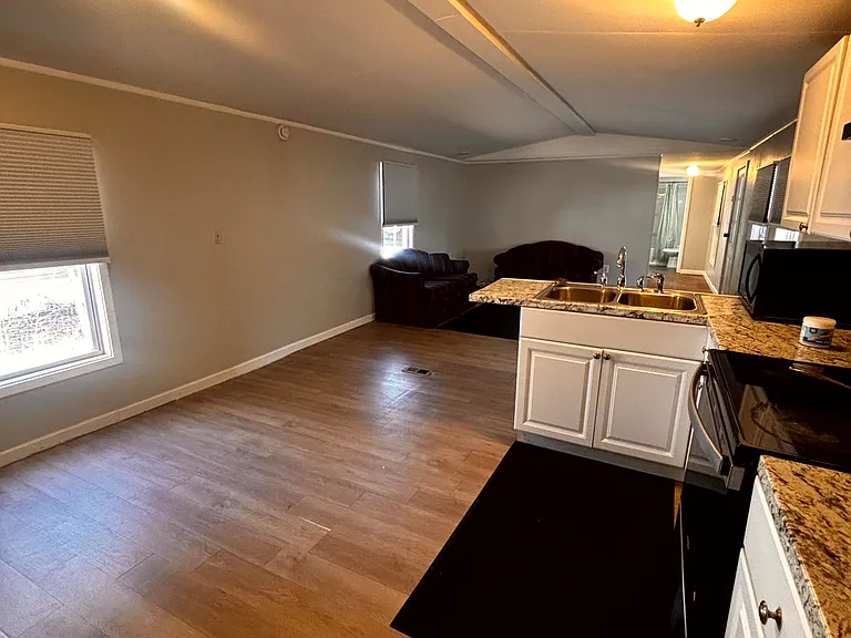 35 Sargent St — Photo 2