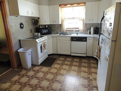 3rd image of 810 Richmond St