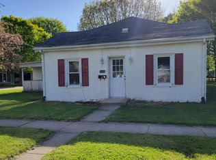 220 S D St, Monmouth, IL 61462