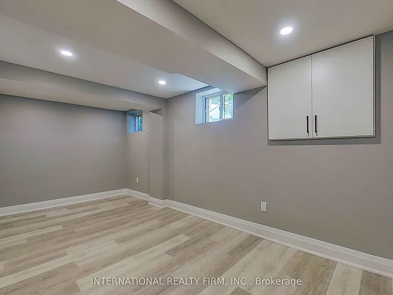 85 Churchill Ave — Photo 35