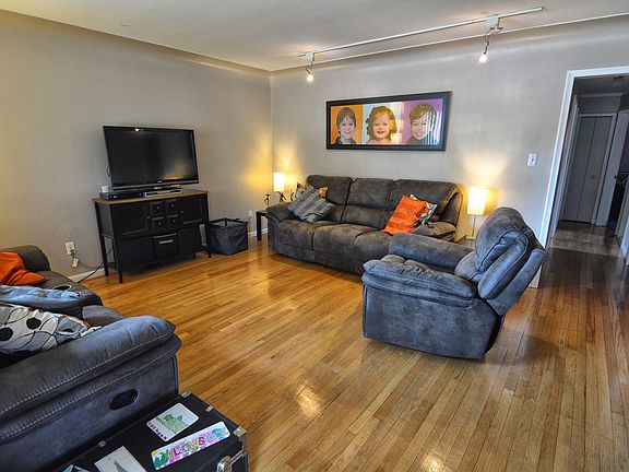 3rd image of 27909 Rockwood St