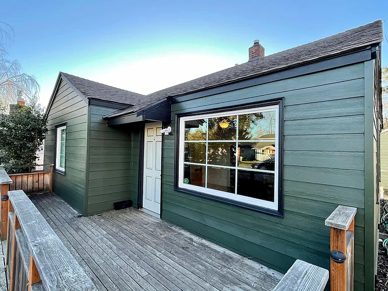 2425 Queen St — Photo 30