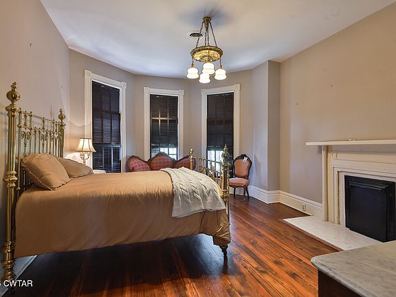 18th image of 203 N McCombs St