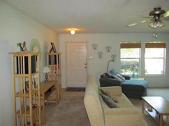 3rd image of 605 Pickwick Ln