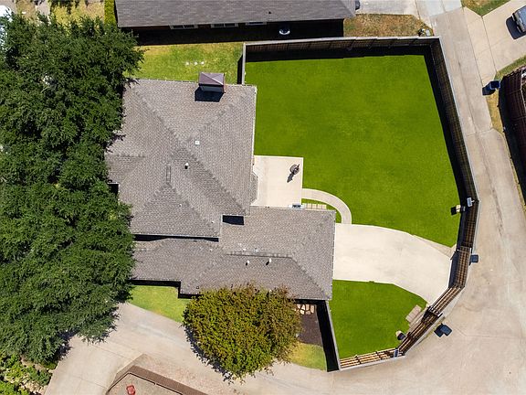 5th image of 10231 Castle Dr