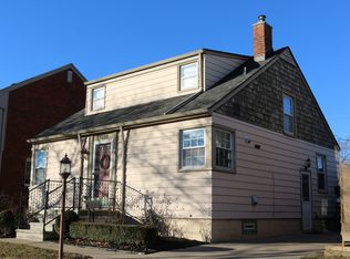 1600 Brys Dr, Grosse Pointe Woods, MI