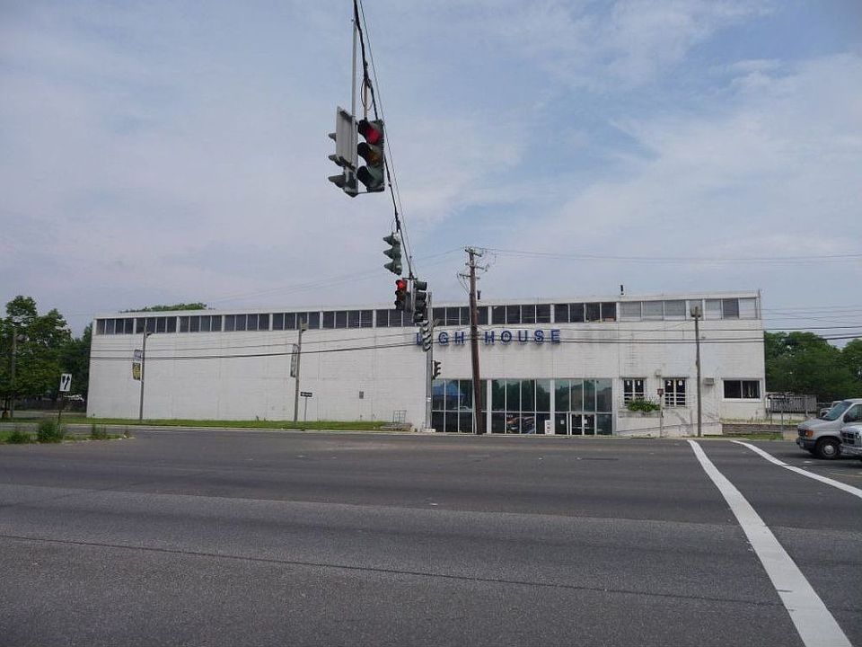 For Sale: 1128 Sunrise Highway, Copiague, NY 11726