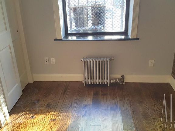 4th image of 160 E 102nd St #1A