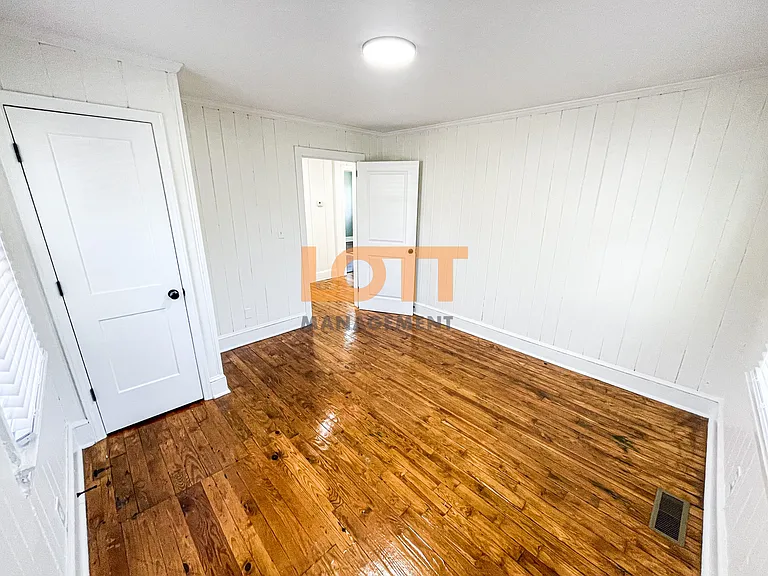 1 Hollywood Cir — Photo 16