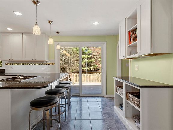 2nd image of 17 Mount Auburn St