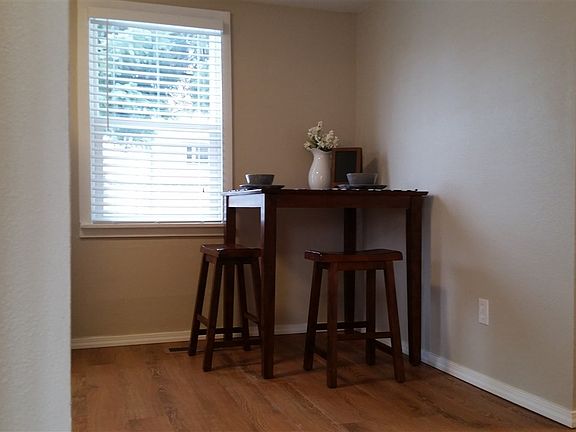 5th image of 6914 N Normandie St
