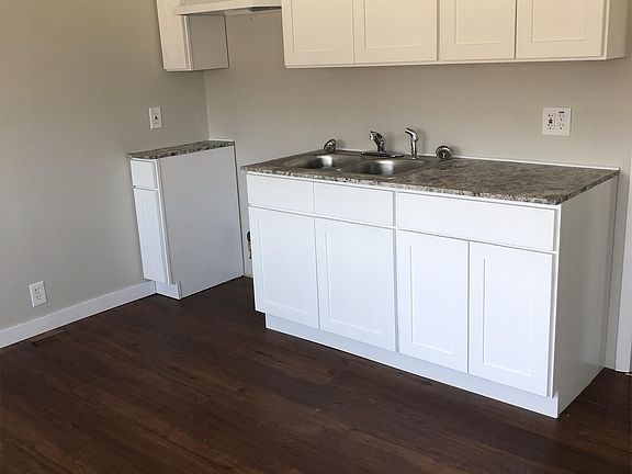 2nd image of 460 W Clay Ave APT C