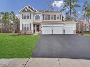 23 Karen Ct, Manchester, NJ 08759