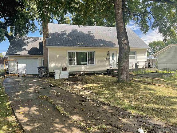 2nd image of 217 Hilltop Ct