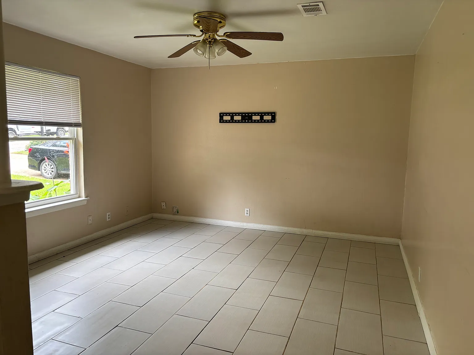 3 bed, 1.5 bath, 1087 sqft, $1,500 — Photo 4