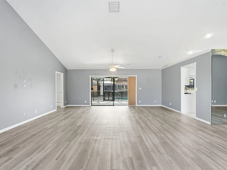 9284 Laurel Green Dr — Photo 7