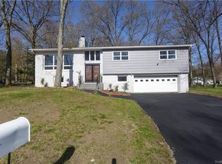 28 Ona Ln, New Windsor, NY 12553