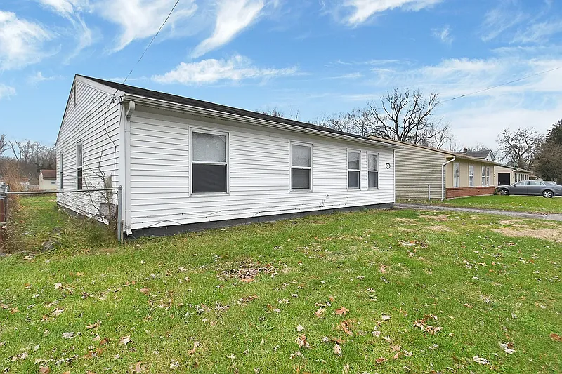 2624 Fairwood Ave photo 1