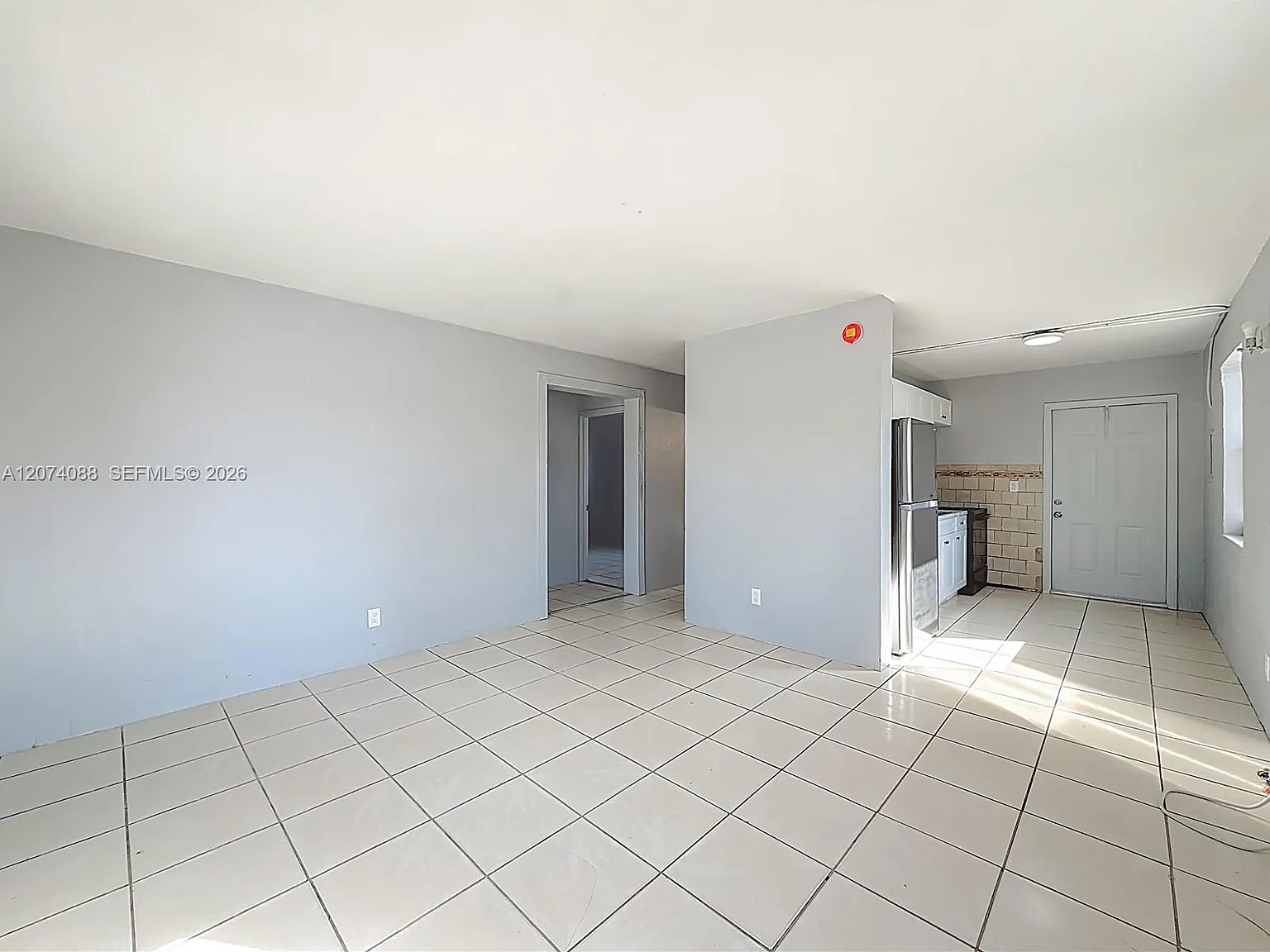 2 bed, 1.0 bath, 728 sqft, $1,900 — Photo 2