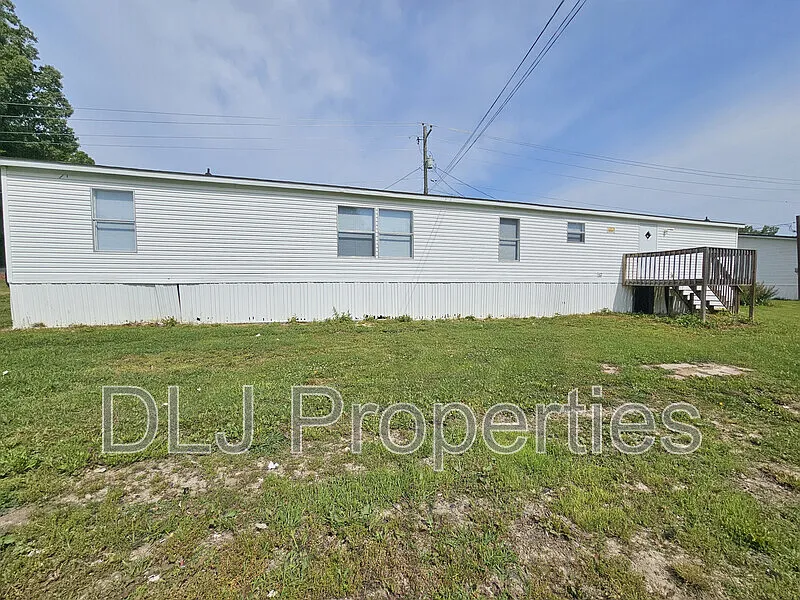 4 bed, 2.0 bath, $1,700 — Photo 3