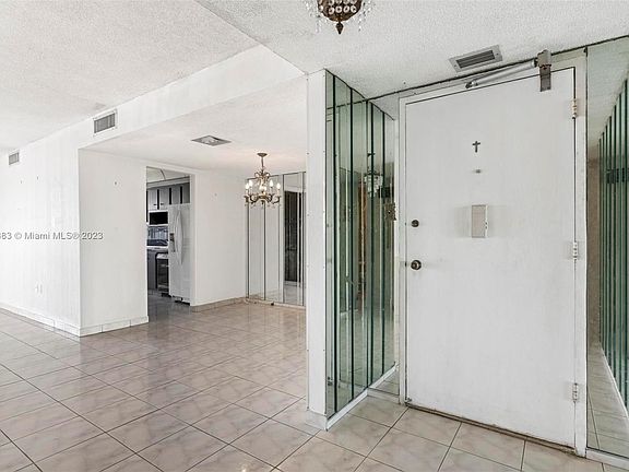 5th image of 18071 Biscayne Blvd APT 1101