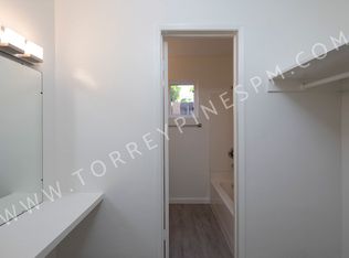 Unique Studio Apartment with Parking and Separated Kitchen in Pacific Beach!, San Diego, CA 92109