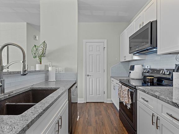 4th image of 1924 Tara Court #203
