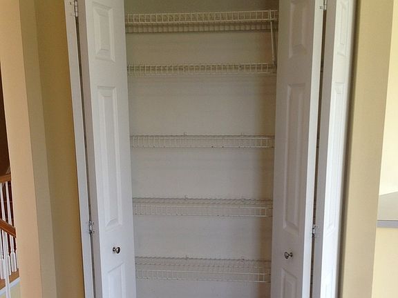 4th image of 815 Adderly Ln