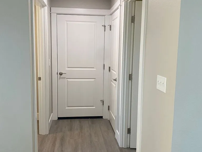 240 NE College Ave — Photo 9