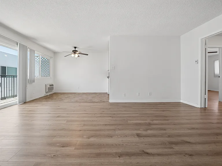 16900 Parthenia St #13 — Photo 2