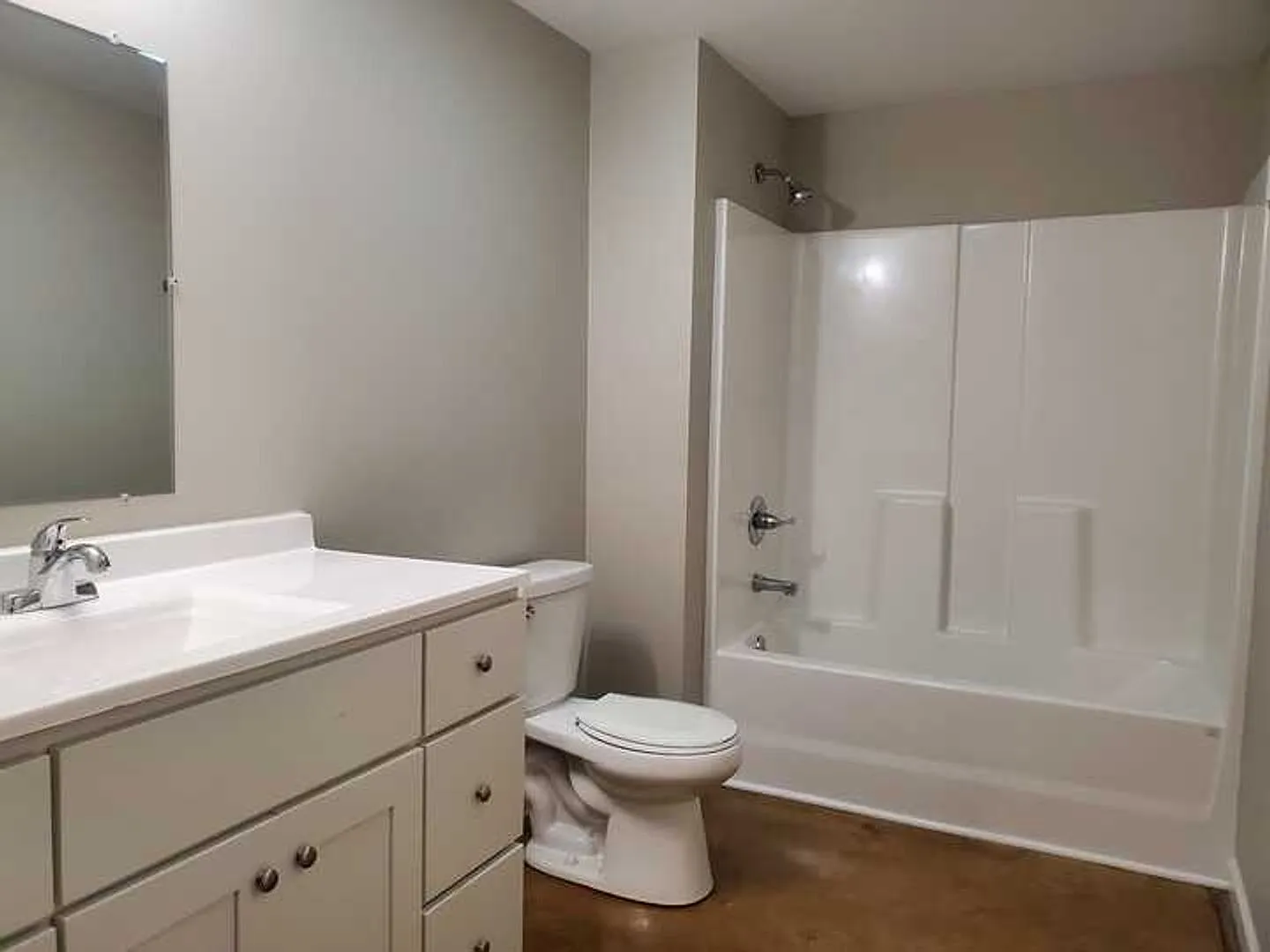 2 Bedroom 1 Bathroom Apartment in Jackson, MO — Photo 3