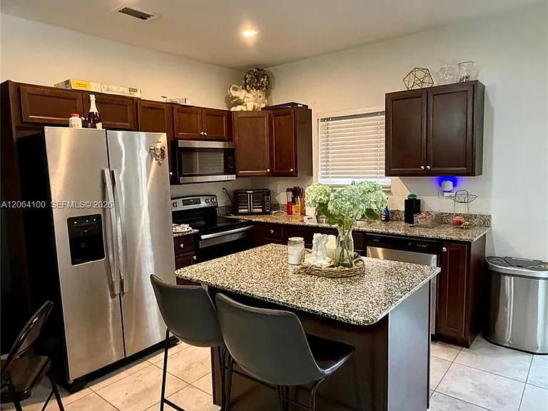 5360 SW 13th Ct — Photo 3
