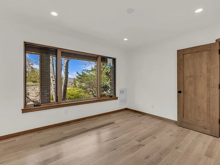 7346 Pinebrook Rd — Photo 17
