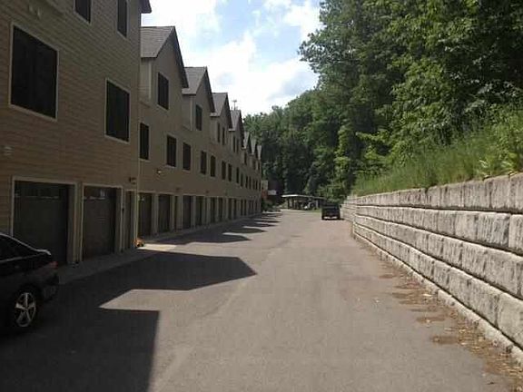 4th image of 237 N Lakeshore Blvd