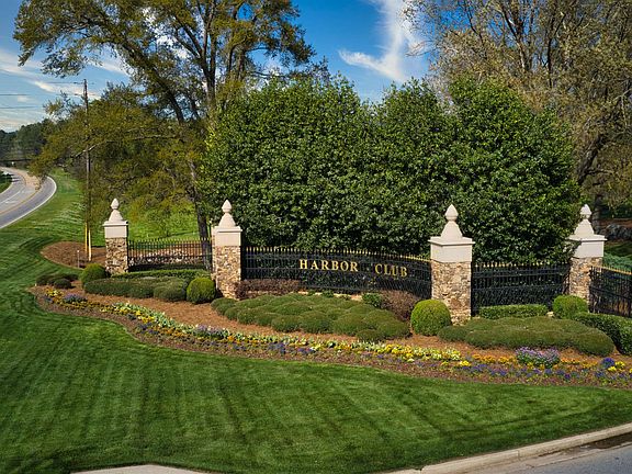 4th image of 1030 Lake Dr #2026