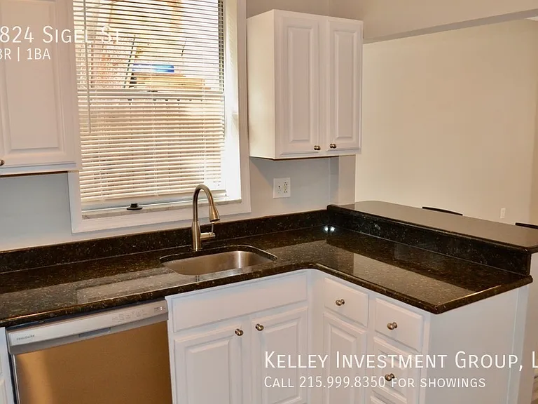 1824 Sigel St — Photo 7