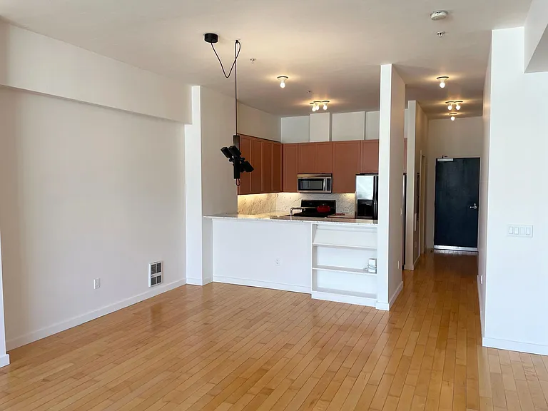 330 13th St #204 — Photo 5