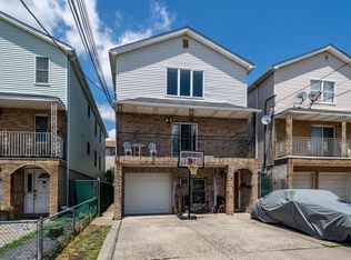 97 Oak St, Bayonne, NJ 07002