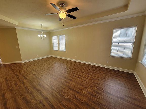 3rd image of 5450 Hampton Hill Cir