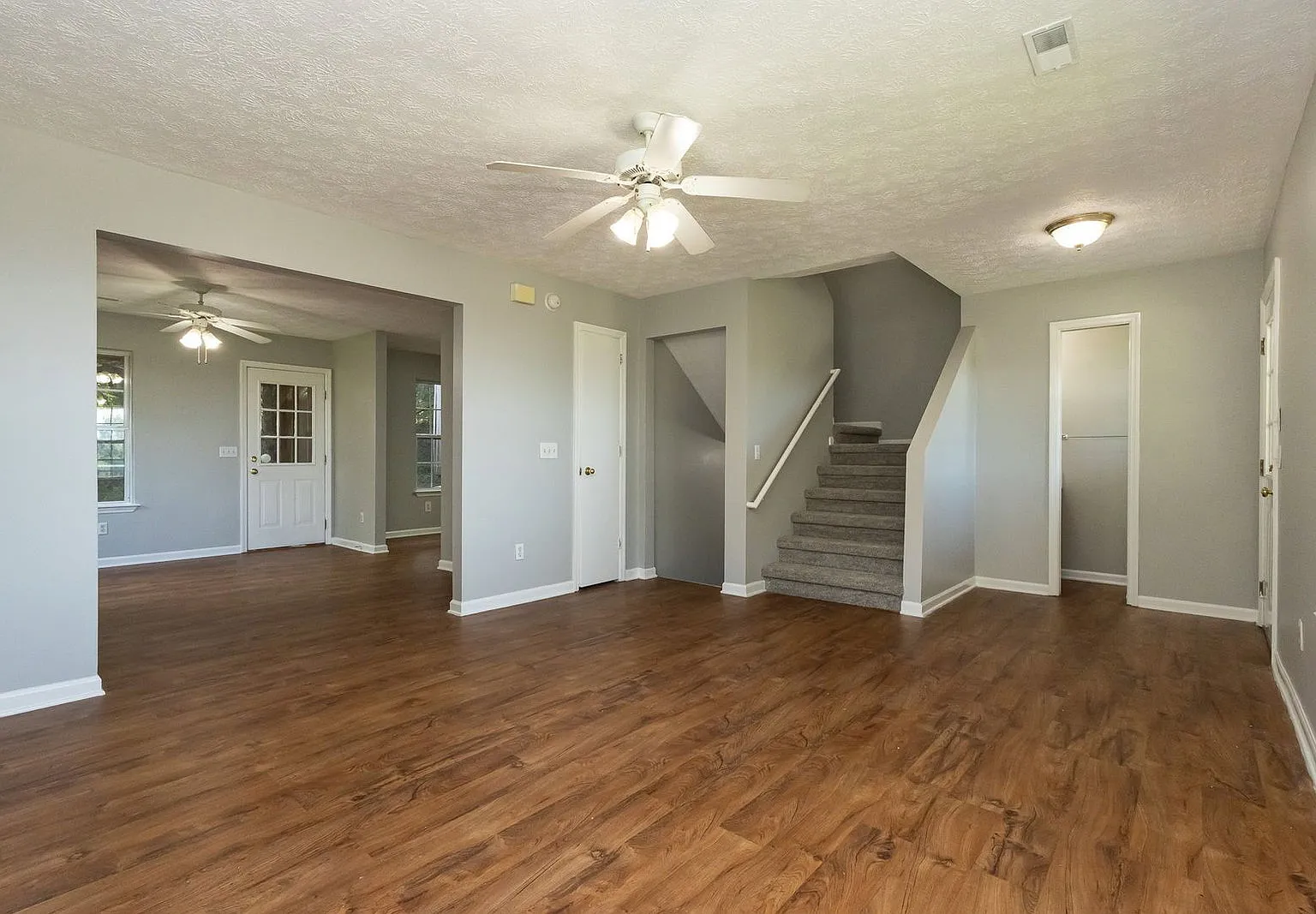 3 bed, 2.5 bath, 1495 sqft, $1,695 — Photo 2