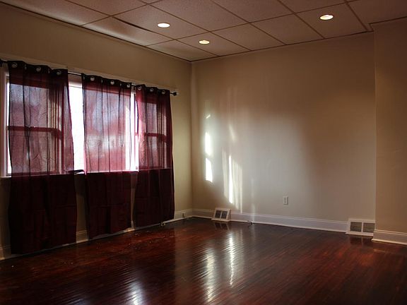 2nd image of 1175 Callowhill St