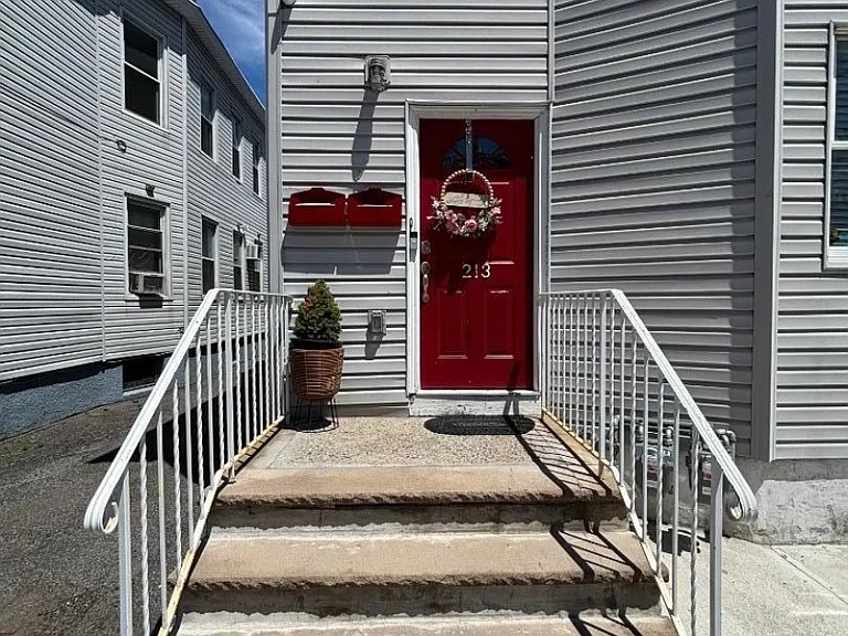 213 Lakeview Ave — Photo 5