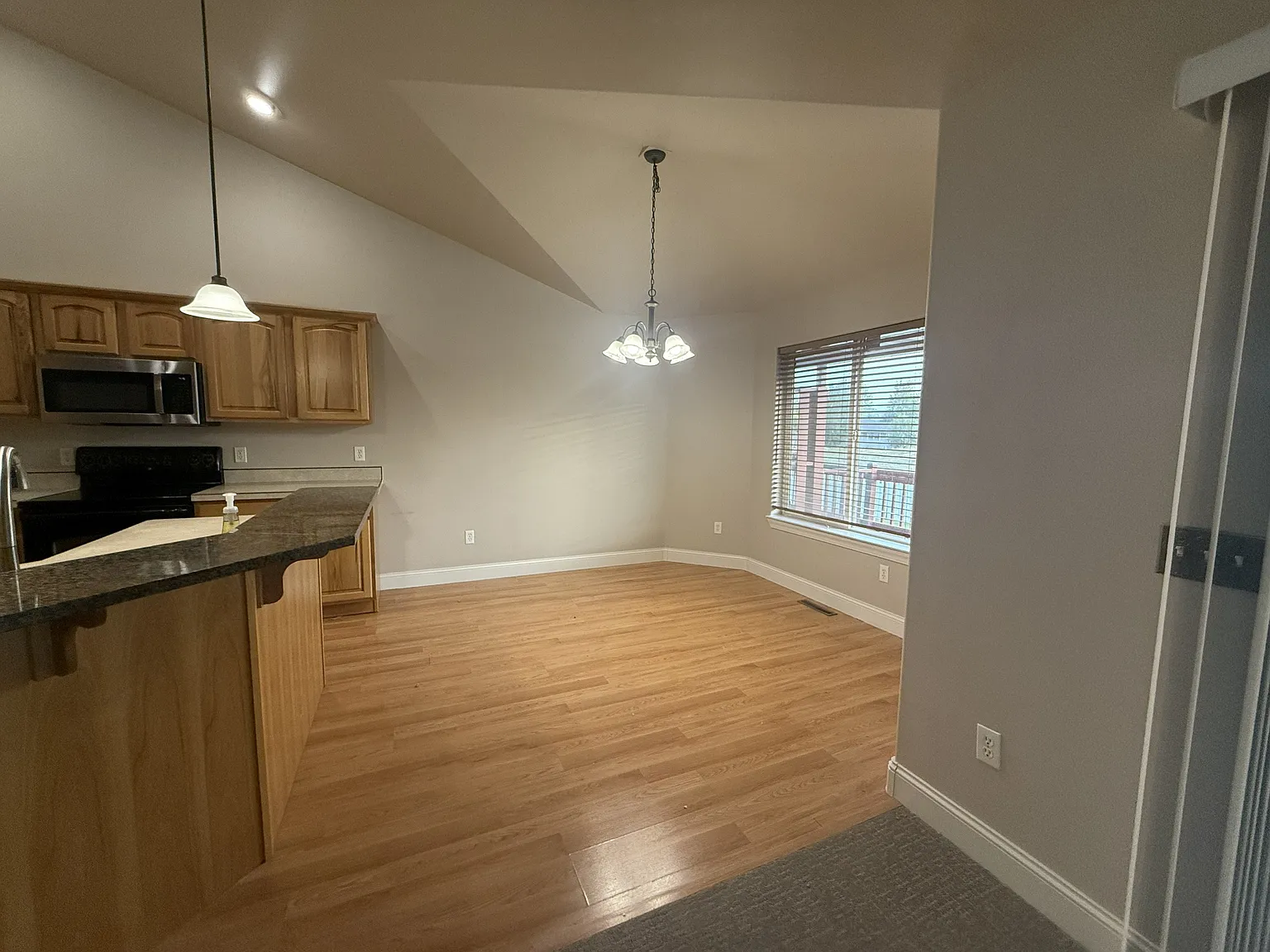 3287 Banff Avenue - - — Photo 4