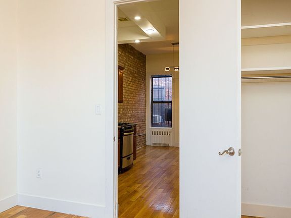 3rd image of 171 Starr St APT 4L