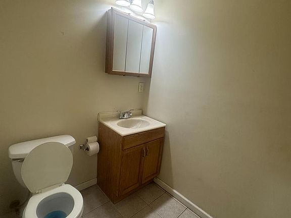 5th image of 2404 E Madison St