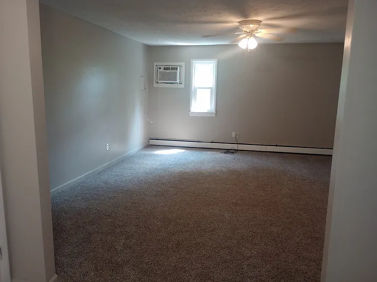 1850 S Main St #7 — Photo 5