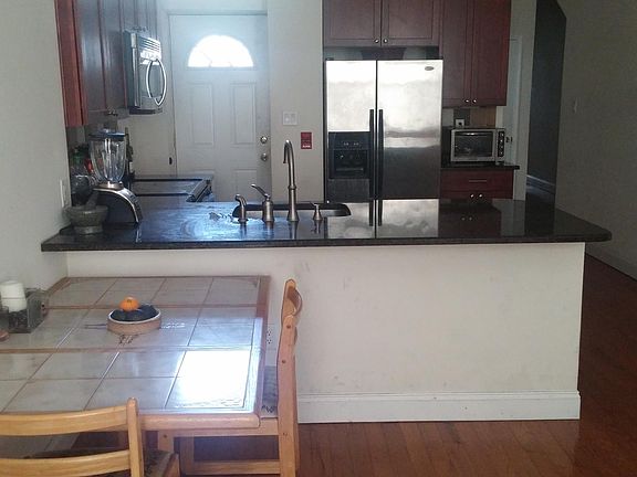 4th image of 1519 Christian St APT 1