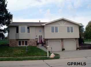 922 Moylan Dr, Elkhorn, NE 68022